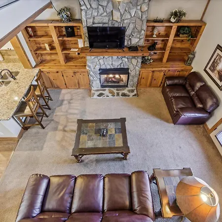 Beautiful Lofted Condo, Centrally Located